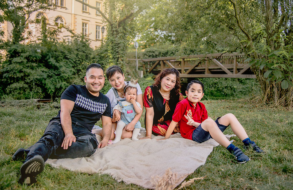 images/Familyphotoshooting/Familienfoto_004.jpg#joomlaImage://local-images/Familyphotoshooting/Familienfoto_004.jpg?width=1000&height=650